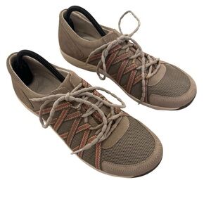 Dansko Honor, a versatile and lightweight women's walking sneaker size 42